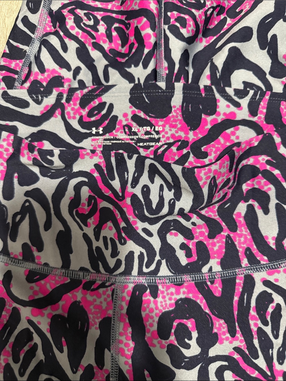 Women’s Pink & Gray Patterned Active Cropped Leggings - Picture 3 of 3